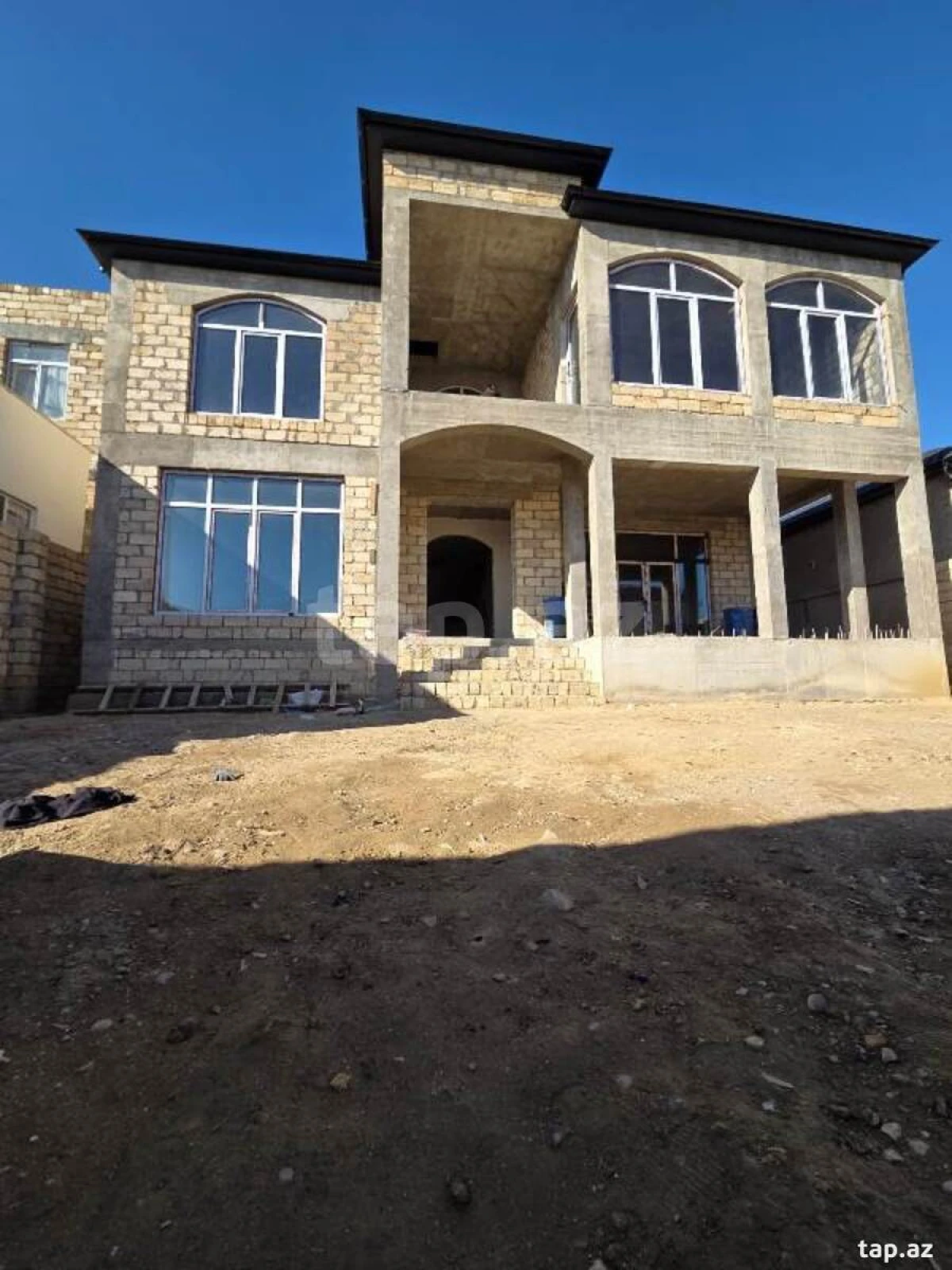 Satılır 6 otaqlı həyət evi