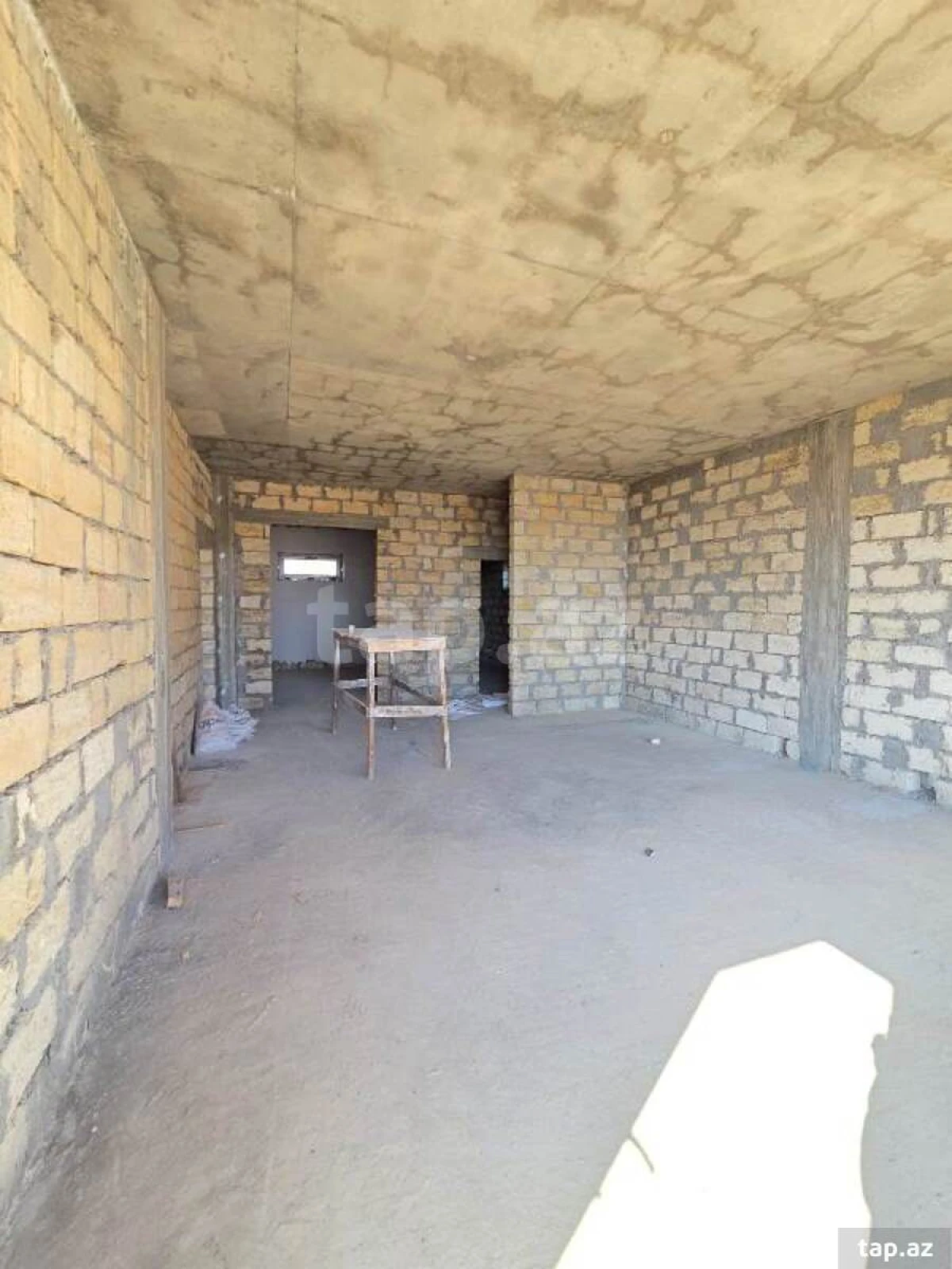 Satılır 6 otaqlı həyət evi