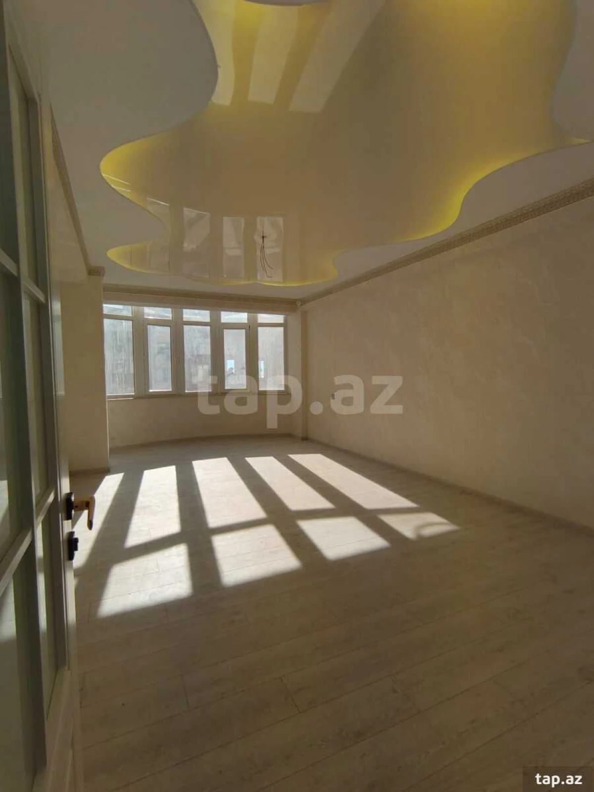 Satılır 3 otaqlı yeni tikili 135 m²