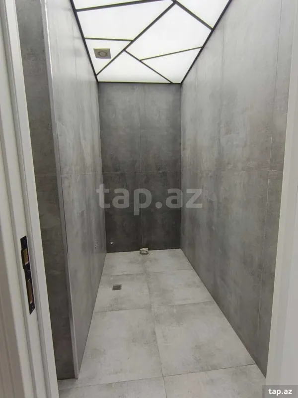 Satılır 3 otaqlı yeni tikili 135 m²