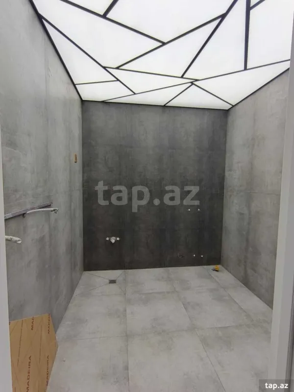 Satılır 3 otaqlı yeni tikili 135 m²