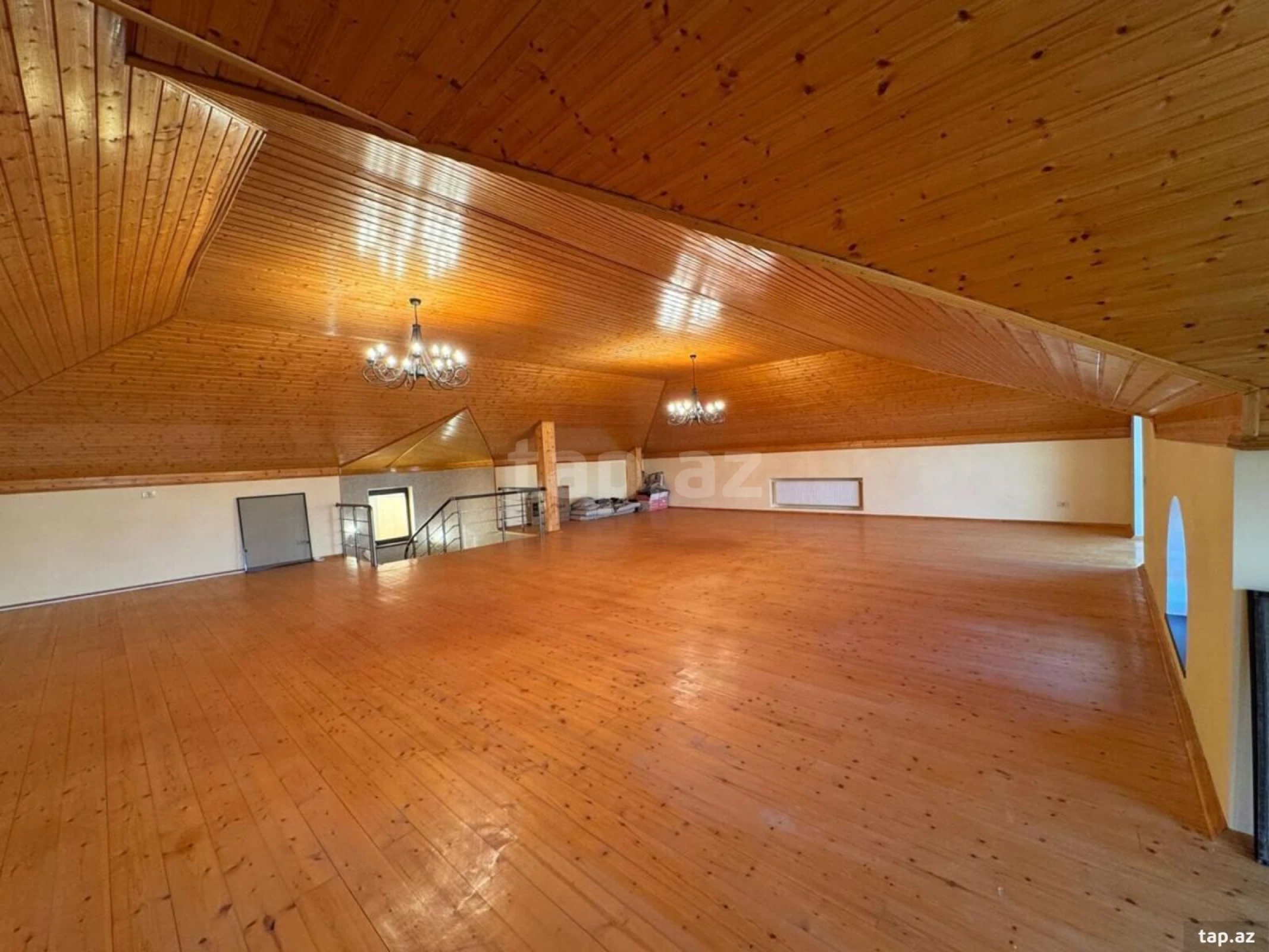 Satılır 5 otaqlı həyət evi