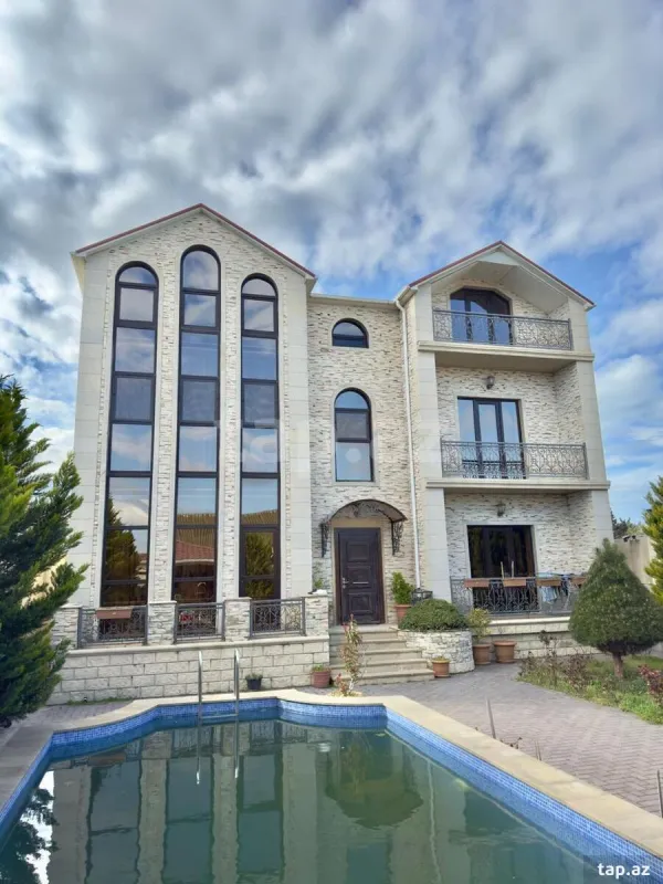 Satılır 5 otaqlı həyət evi