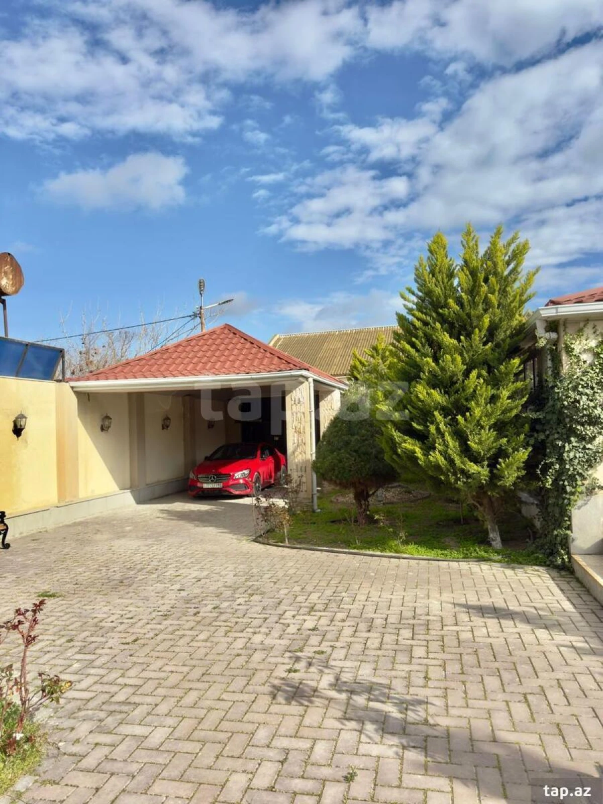 Satılır 5 otaqlı həyət evi