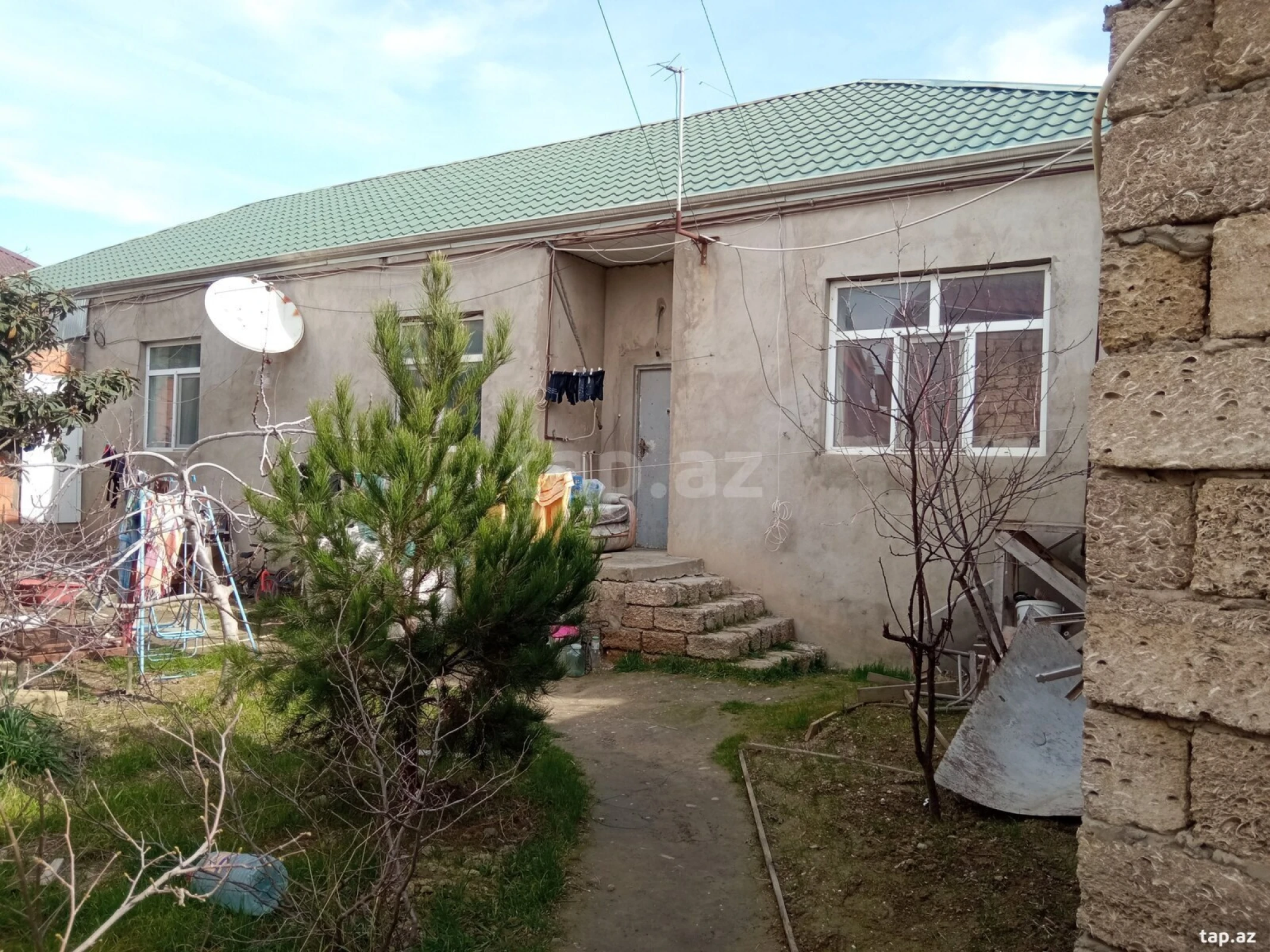 Satılır 6 otaqlı həyət evi