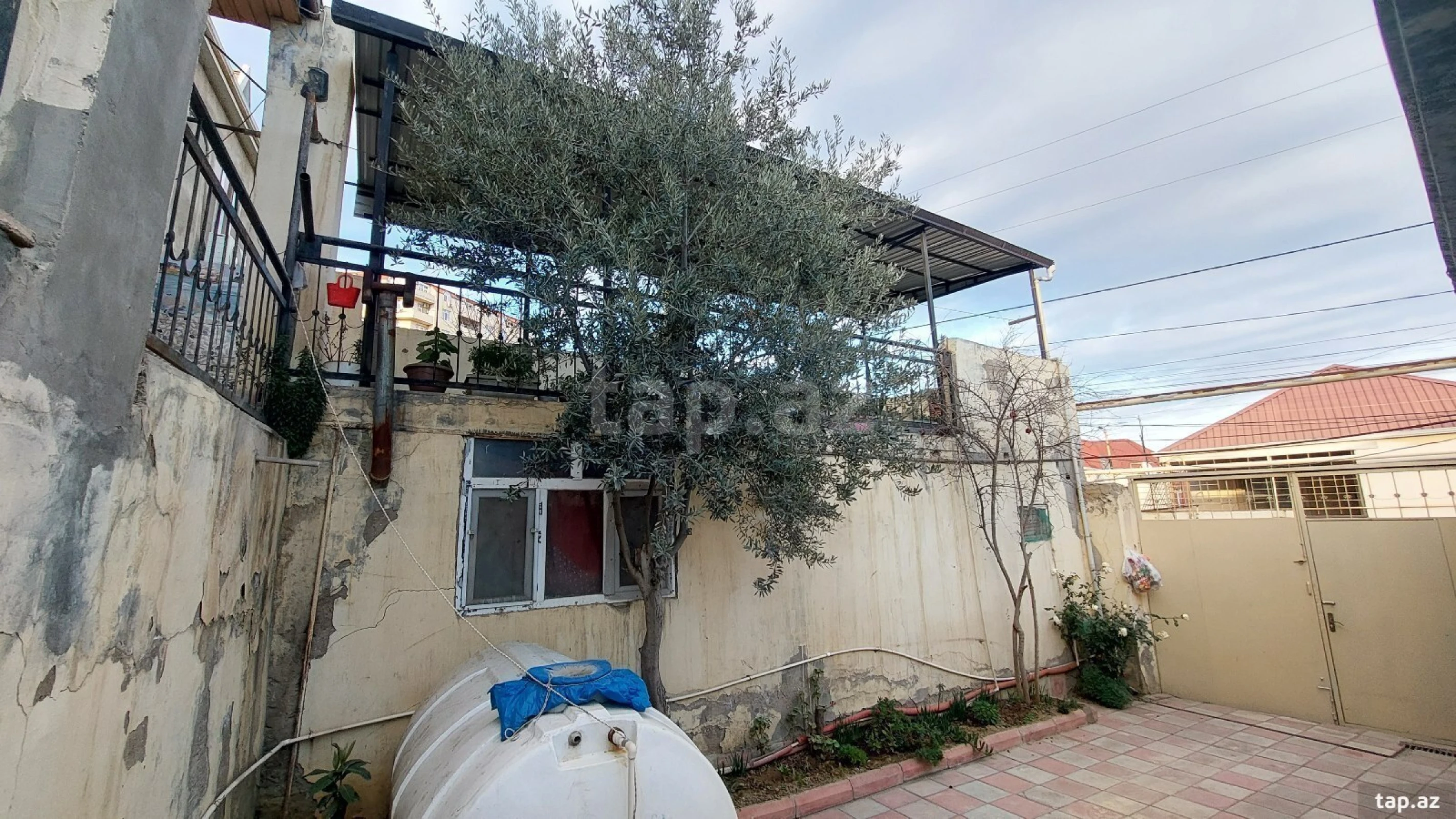 Satılır 4 otaqlı həyət evi