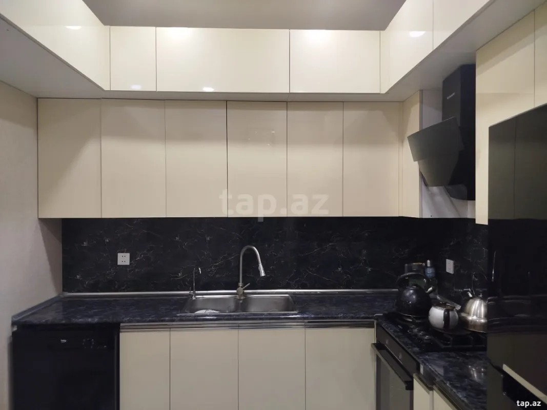 Satılır 3 otaqlı yeni tikili 110 m²