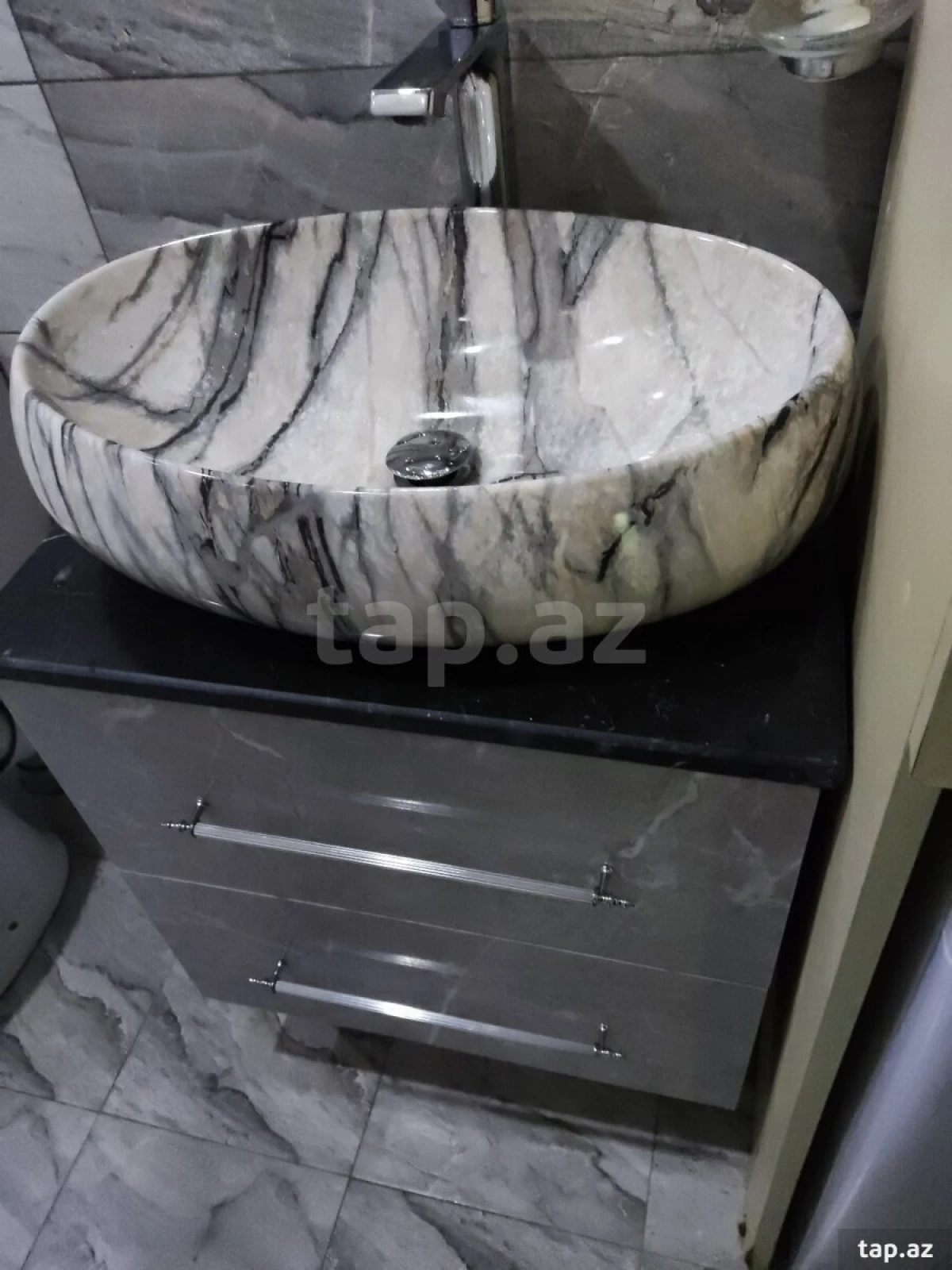 Kirayə verilir 3 otaqlı yeni tikili 85 m²