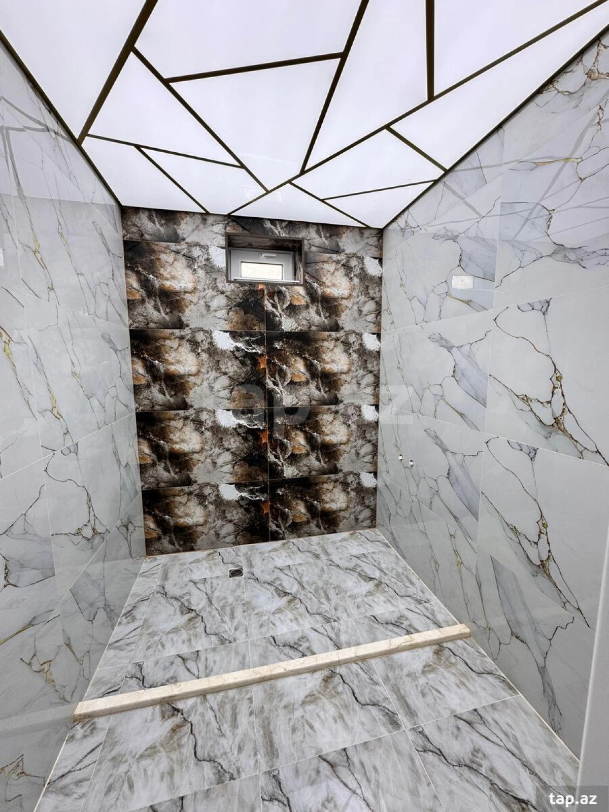 Satılır 5 otaqlı həyət evi