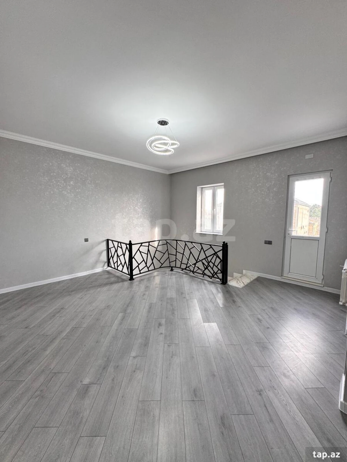 Satılır 5 otaqlı həyət evi