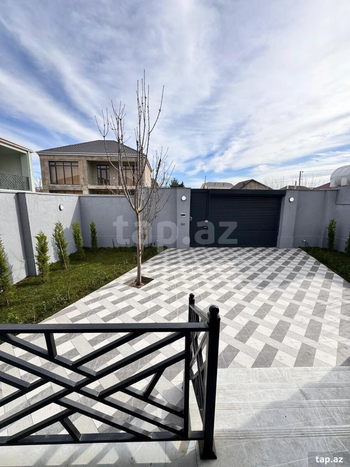 Satılır 5 otaqlı həyət evi