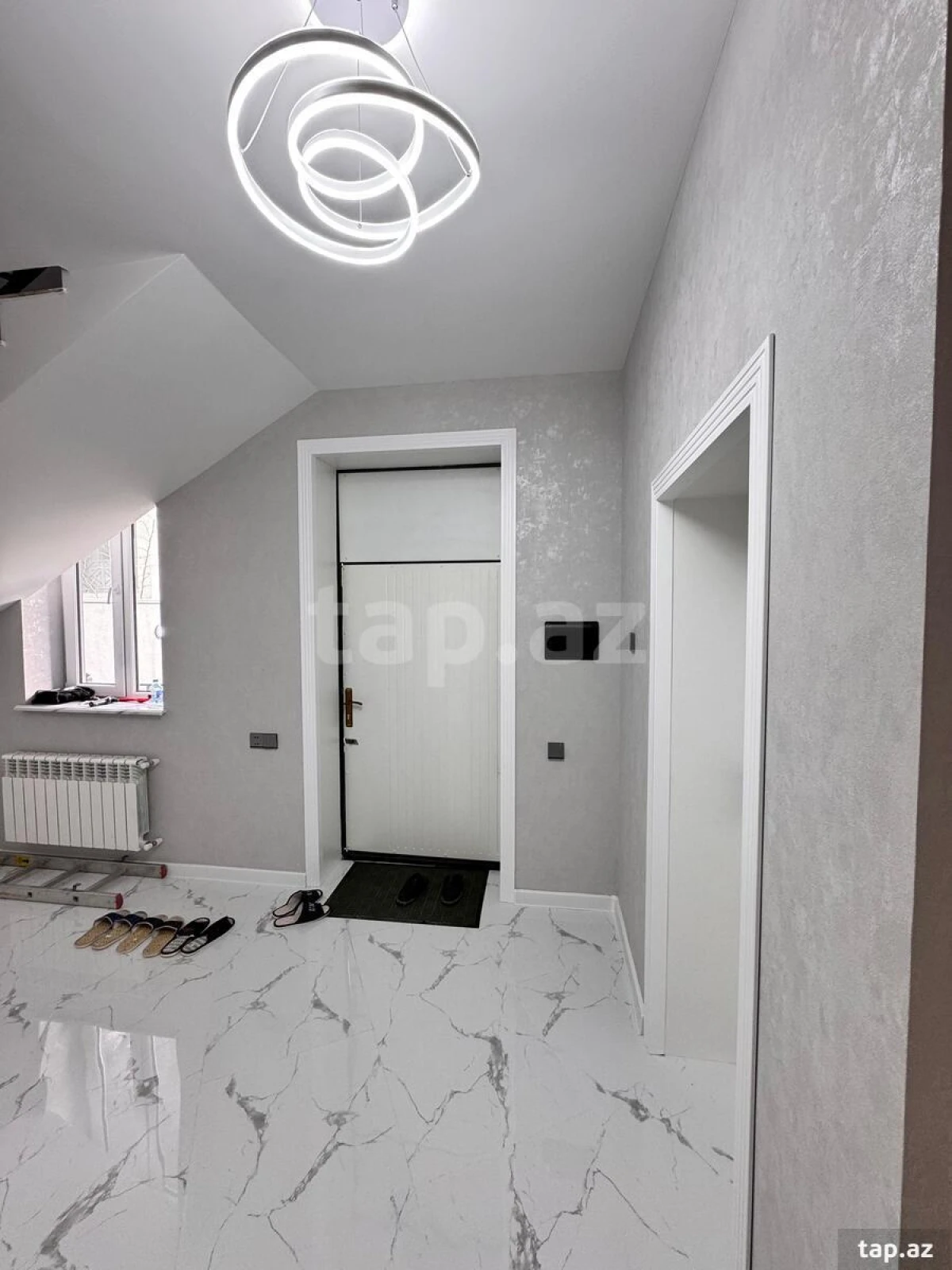 Satılır 5 otaqlı həyət evi