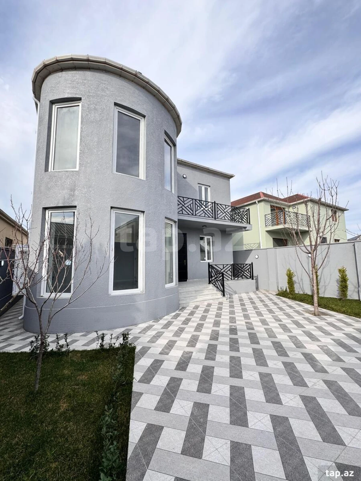 Satılır 5 otaqlı həyət evi