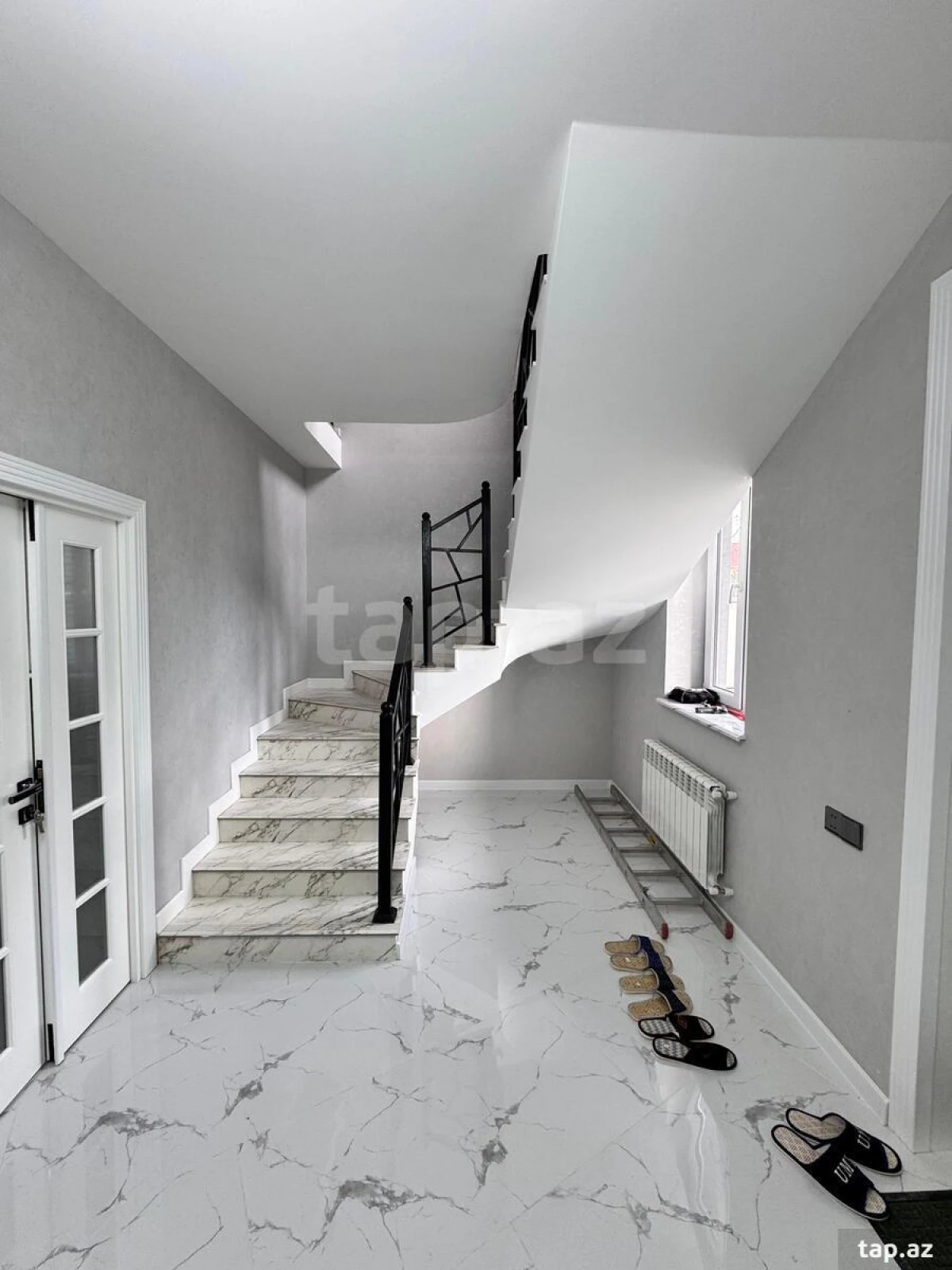 Satılır 5 otaqlı həyət evi