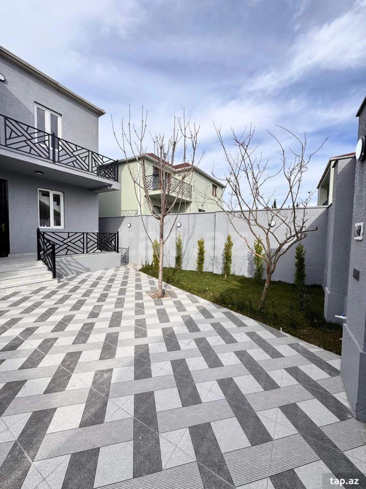 Satılır 5 otaqlı həyət evi