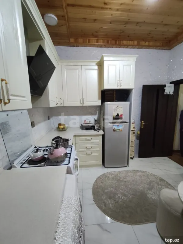 Satılır 4 otaqlı həyət evi