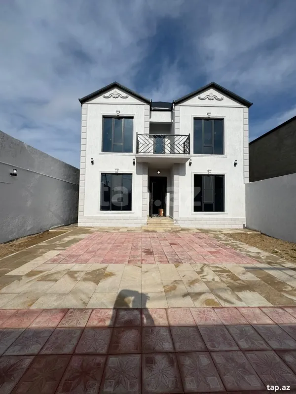 Satılır 5 otaqlı həyət evi