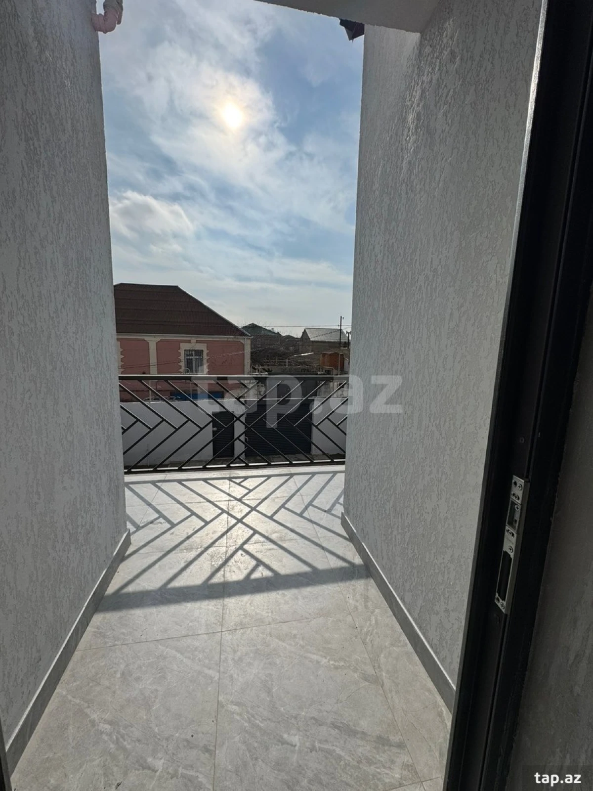 Satılır 5 otaqlı həyət evi