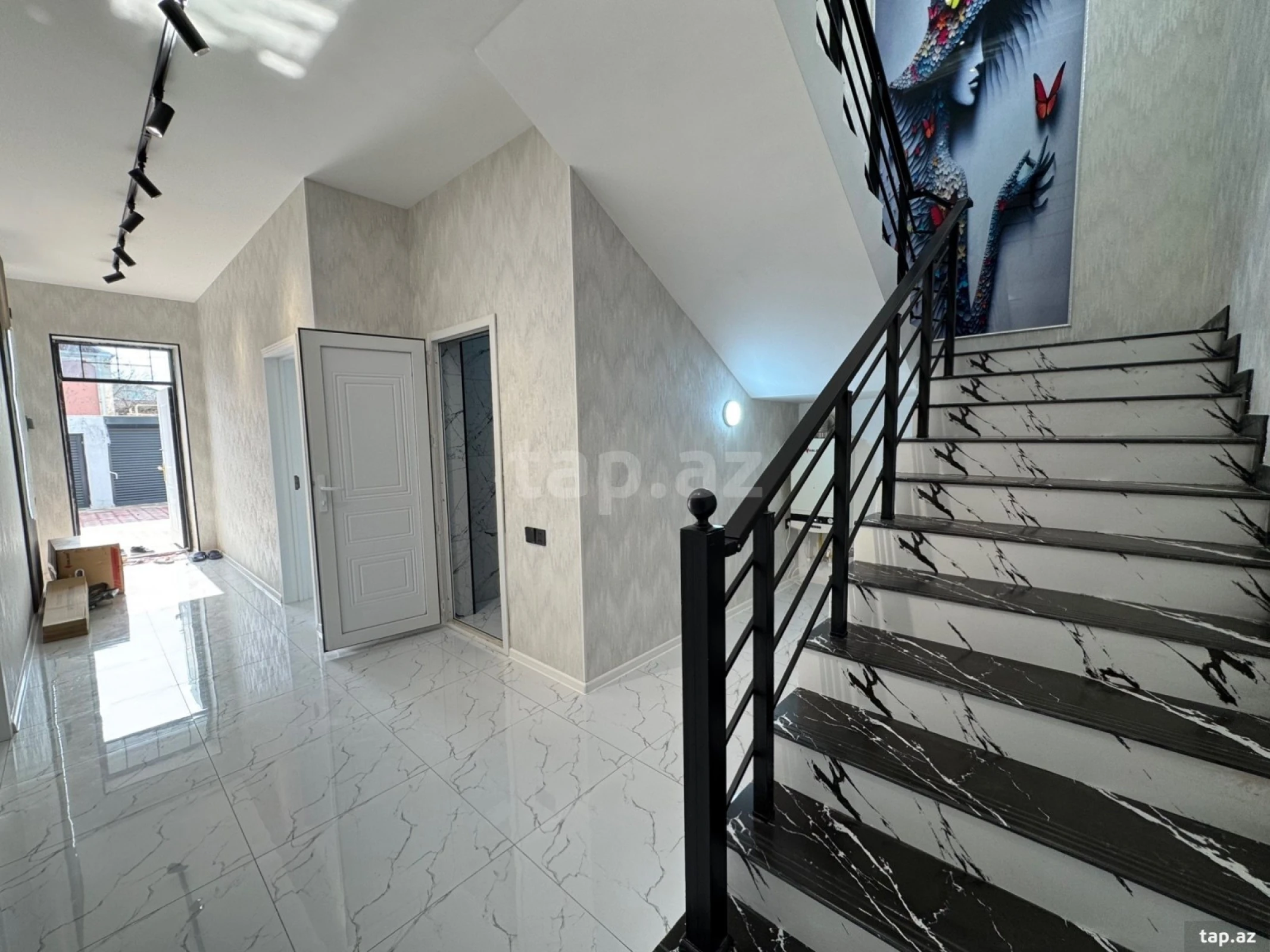 Satılır 5 otaqlı həyət evi