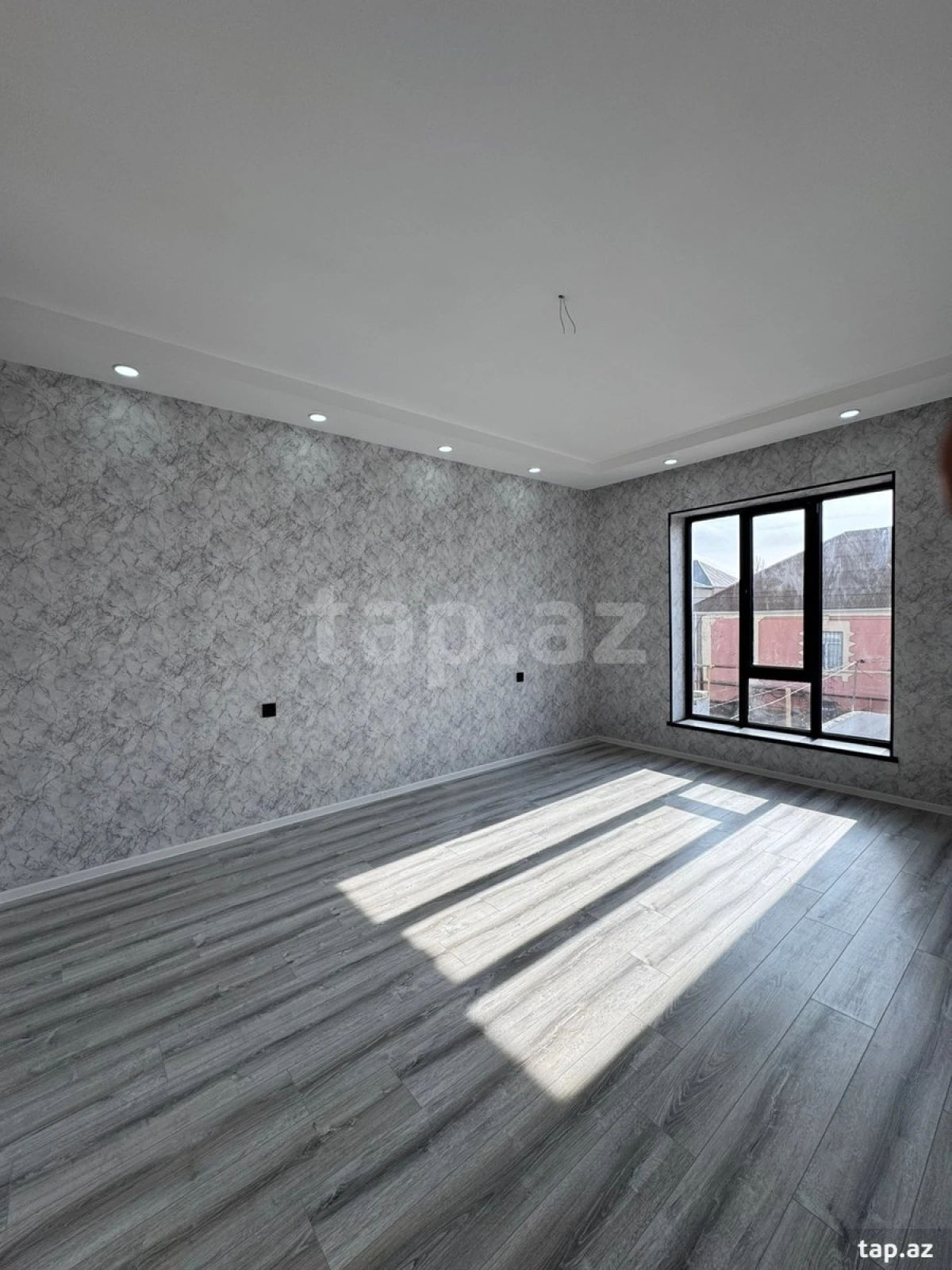 Satılır 5 otaqlı həyət evi