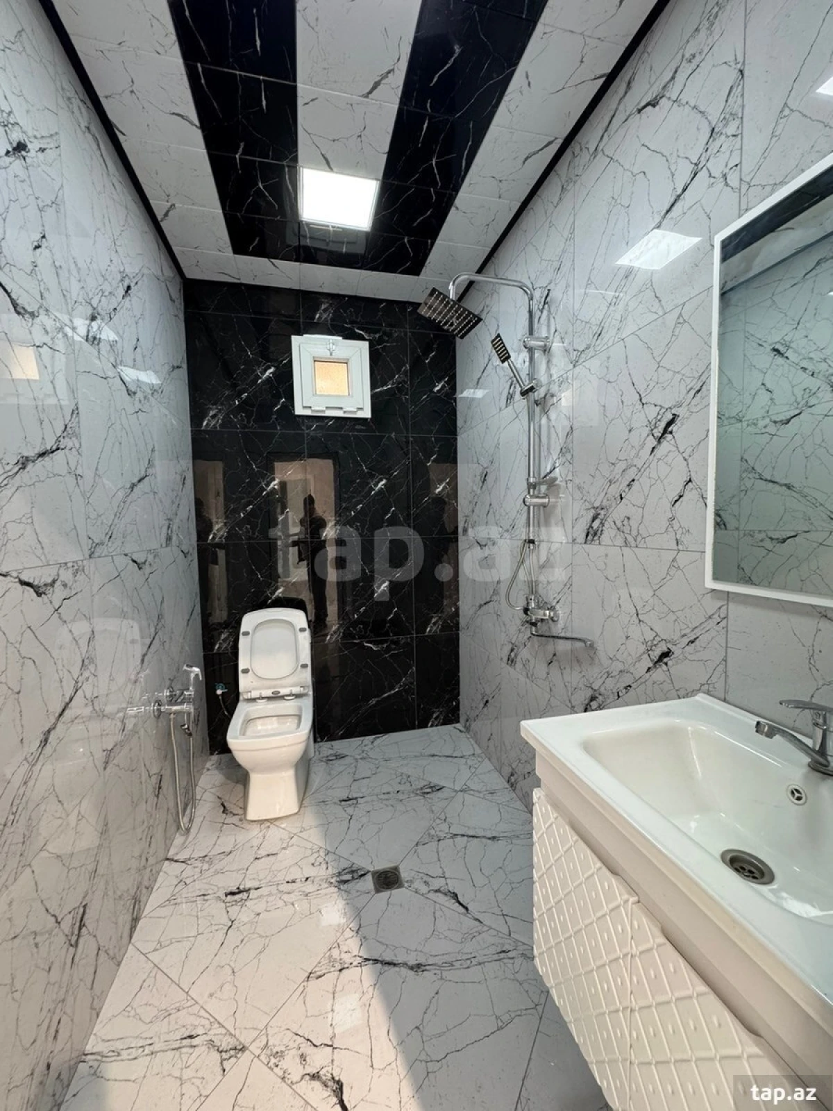 Satılır 5 otaqlı həyət evi