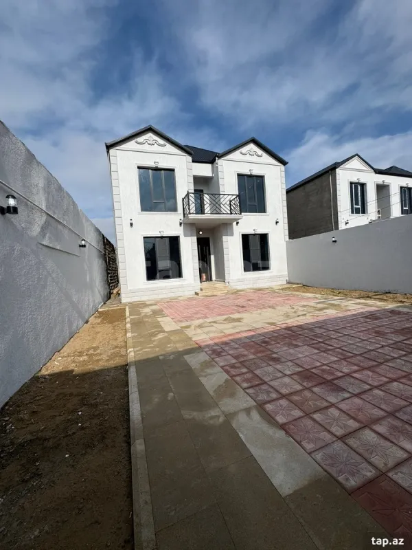 Satılır 5 otaqlı həyət evi