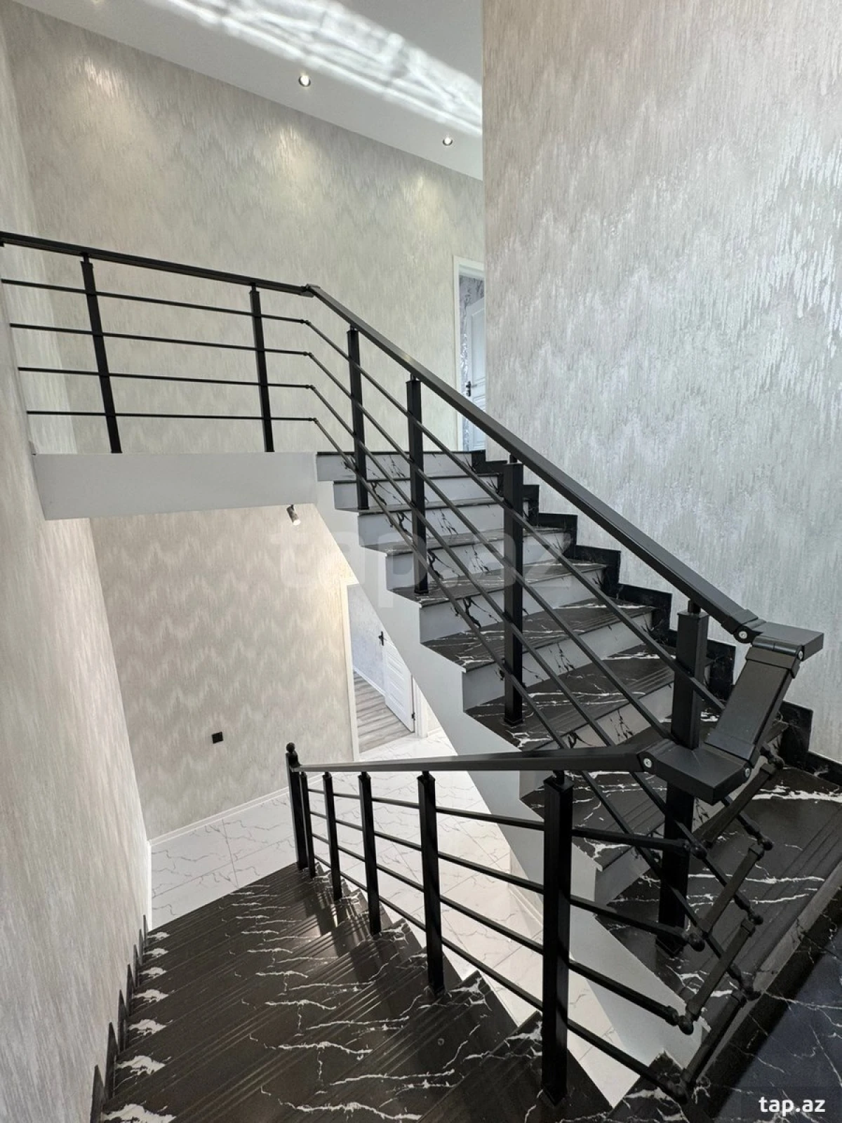 Satılır 5 otaqlı həyət evi