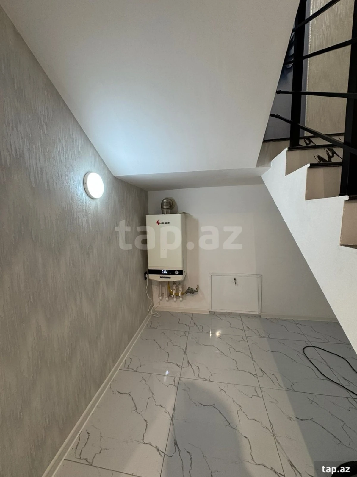 Satılır 5 otaqlı həyət evi