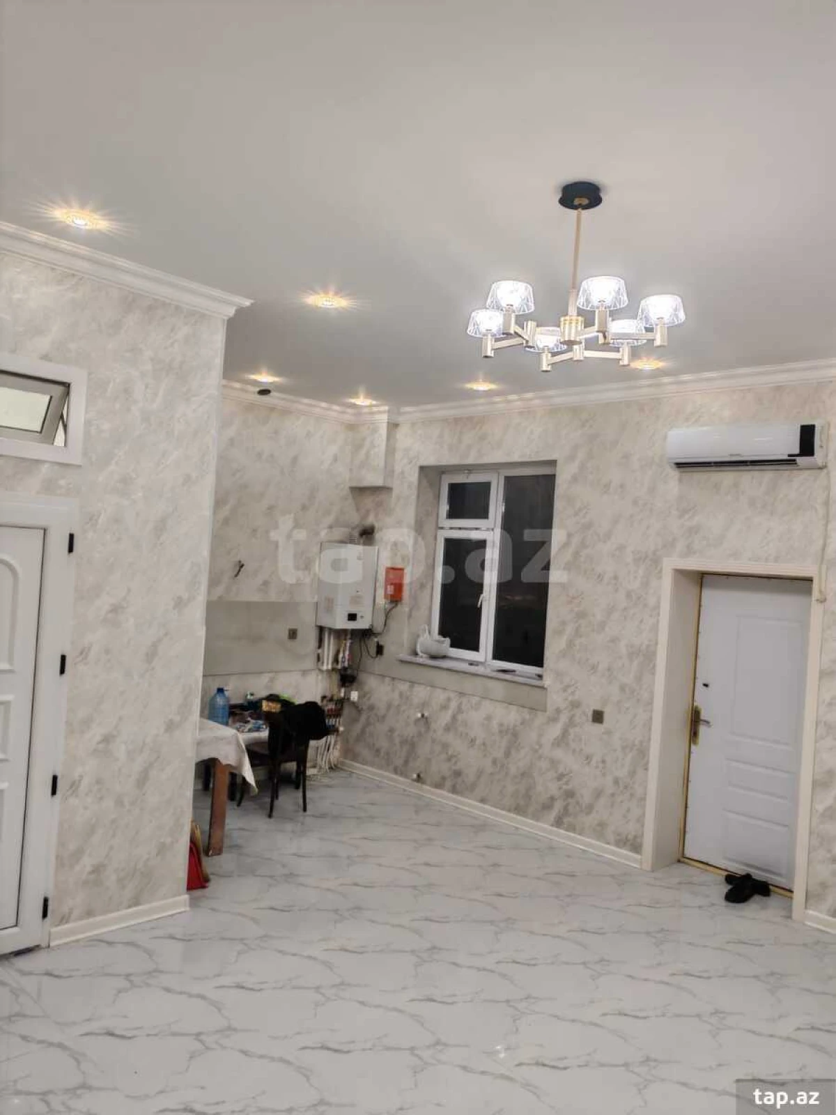 Satılır 4 otaqlı mənzil 115 m²