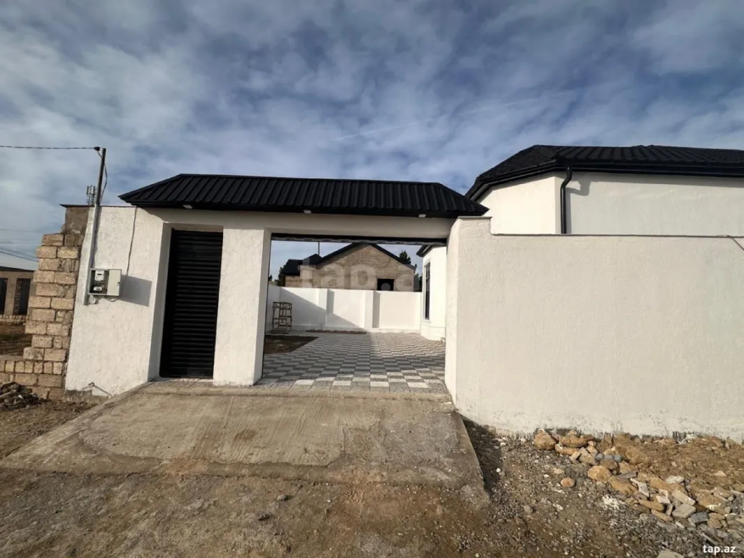 Satılır 4 otaqlı həyət evi