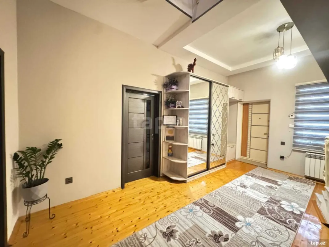 Satılır 5 otaqlı həyət evi