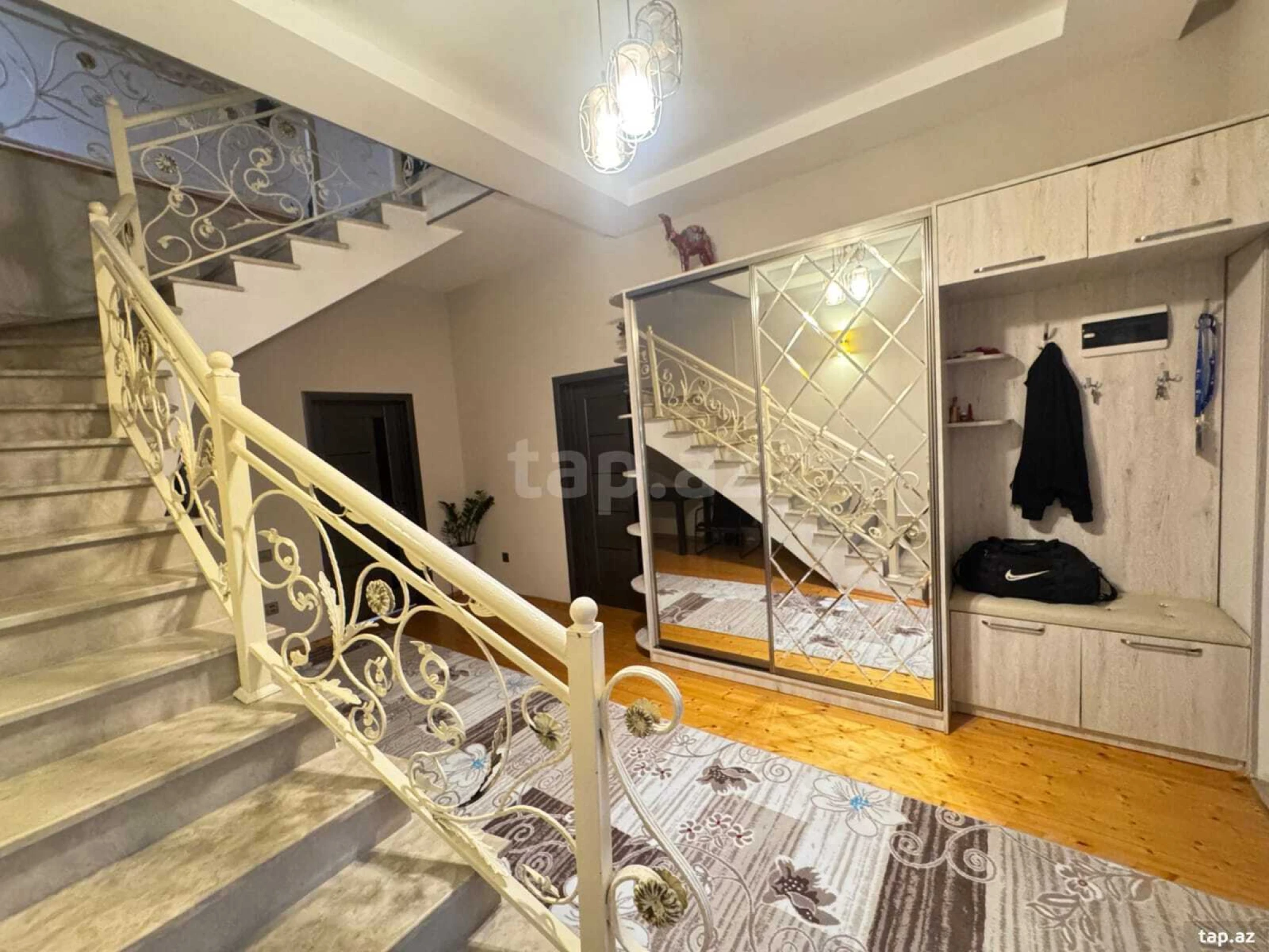 Satılır 5 otaqlı həyət evi