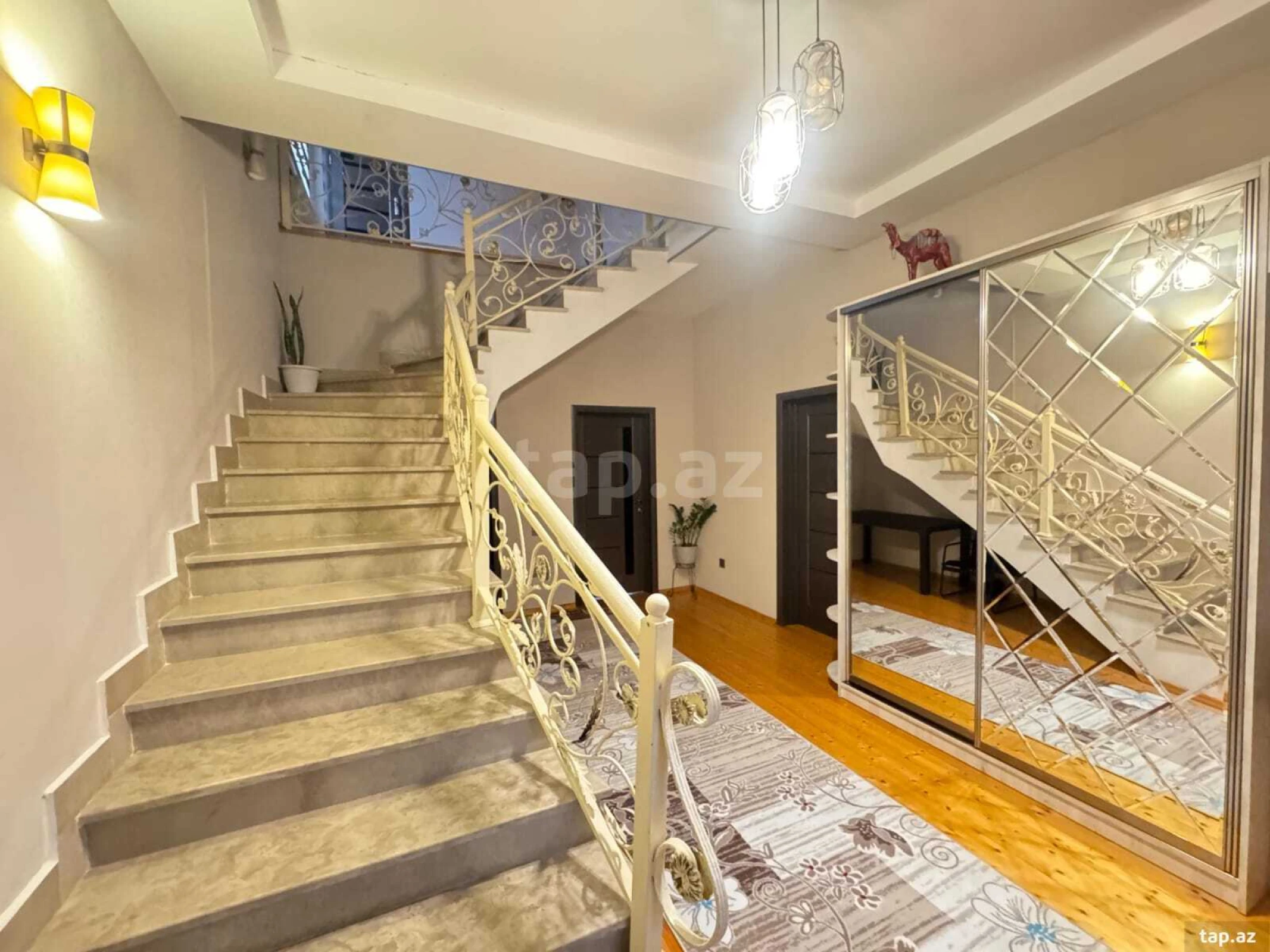 Satılır 5 otaqlı həyət evi