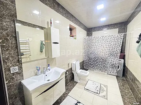 Satılır 5 otaqlı həyət evi