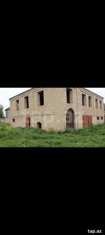 Satılır 9 otaqlı həyət evi 270 m²