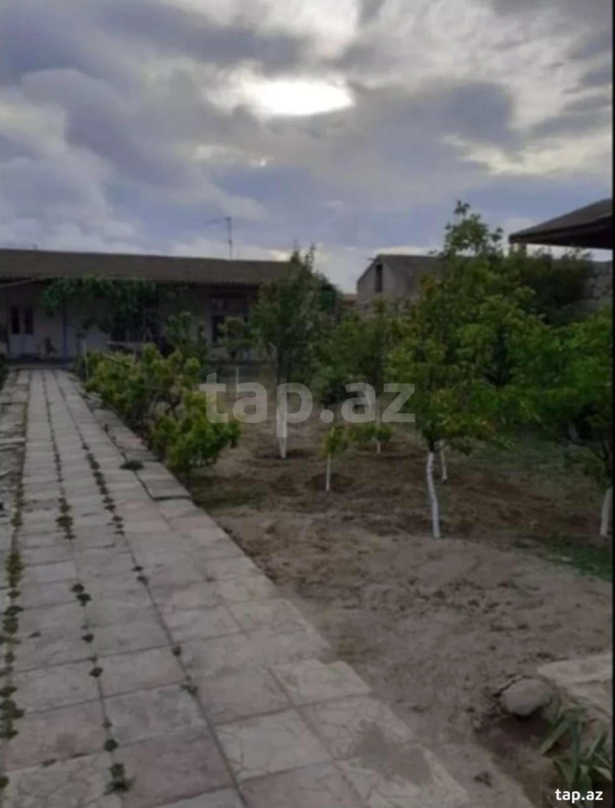 Satılır 4 otaqlı həyət evi