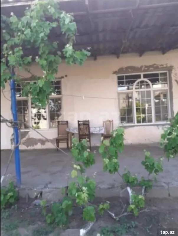 Satılır 4 otaqlı həyət evi