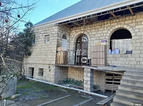 Satılır 5 otaqlı həyət evi