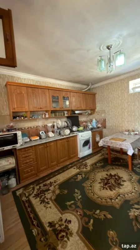 Satılır 6 otaqlı həyət evi