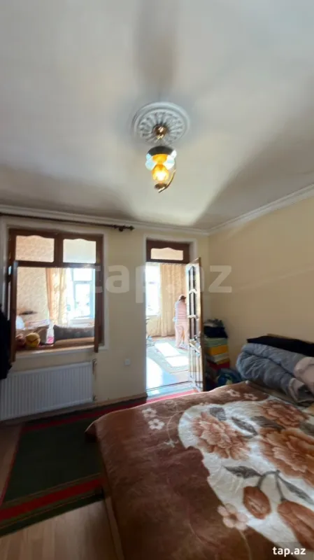 Satılır 6 otaqlı həyət evi