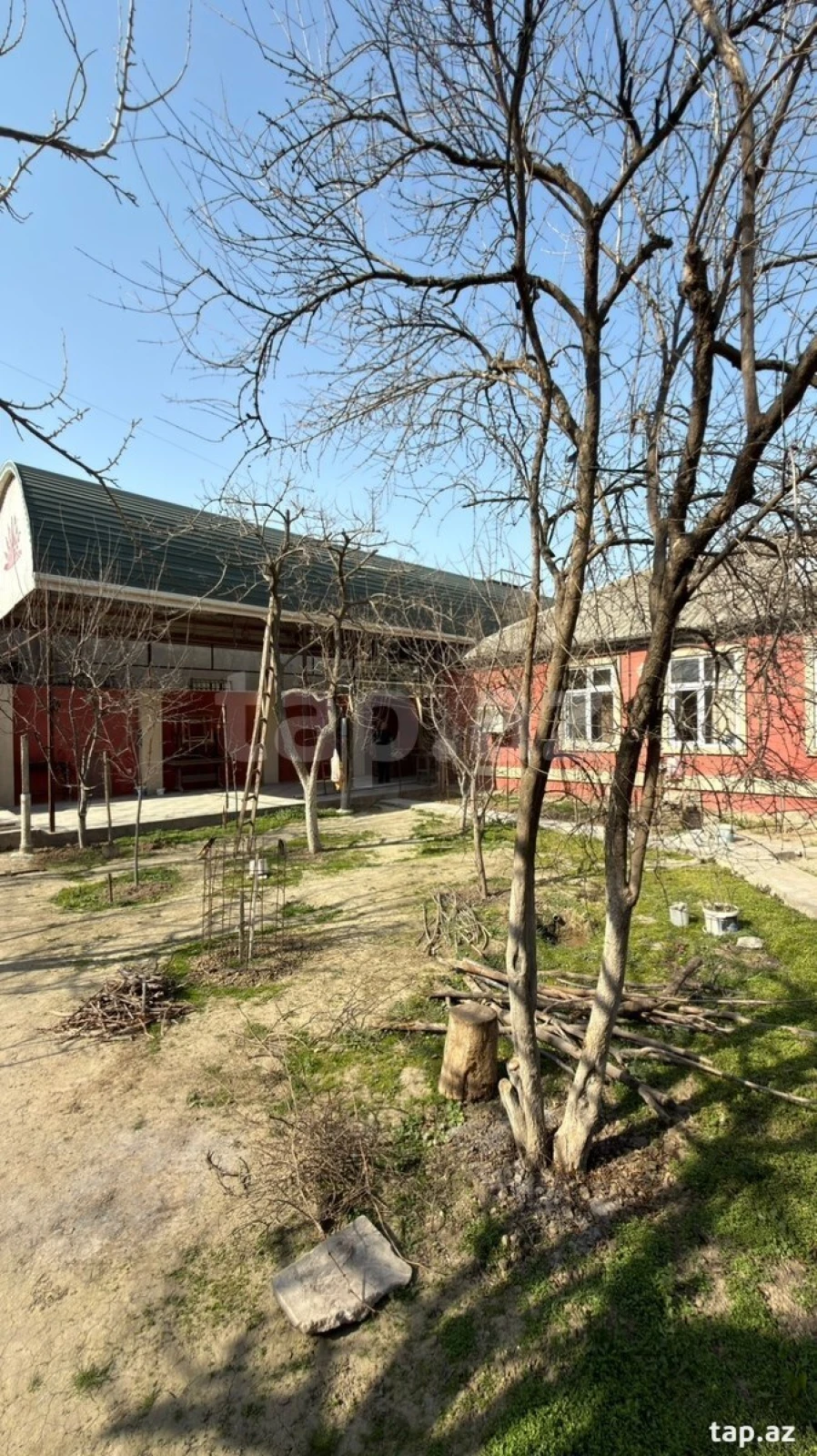 Satılır 6 otaqlı həyət evi