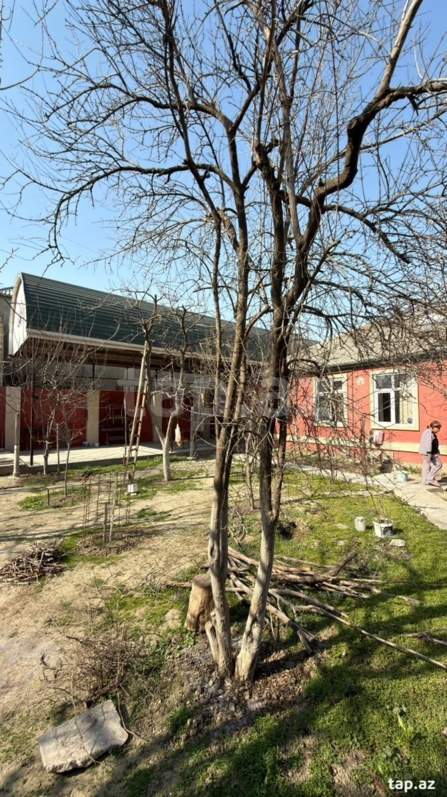 Satılır 6 otaqlı həyət evi