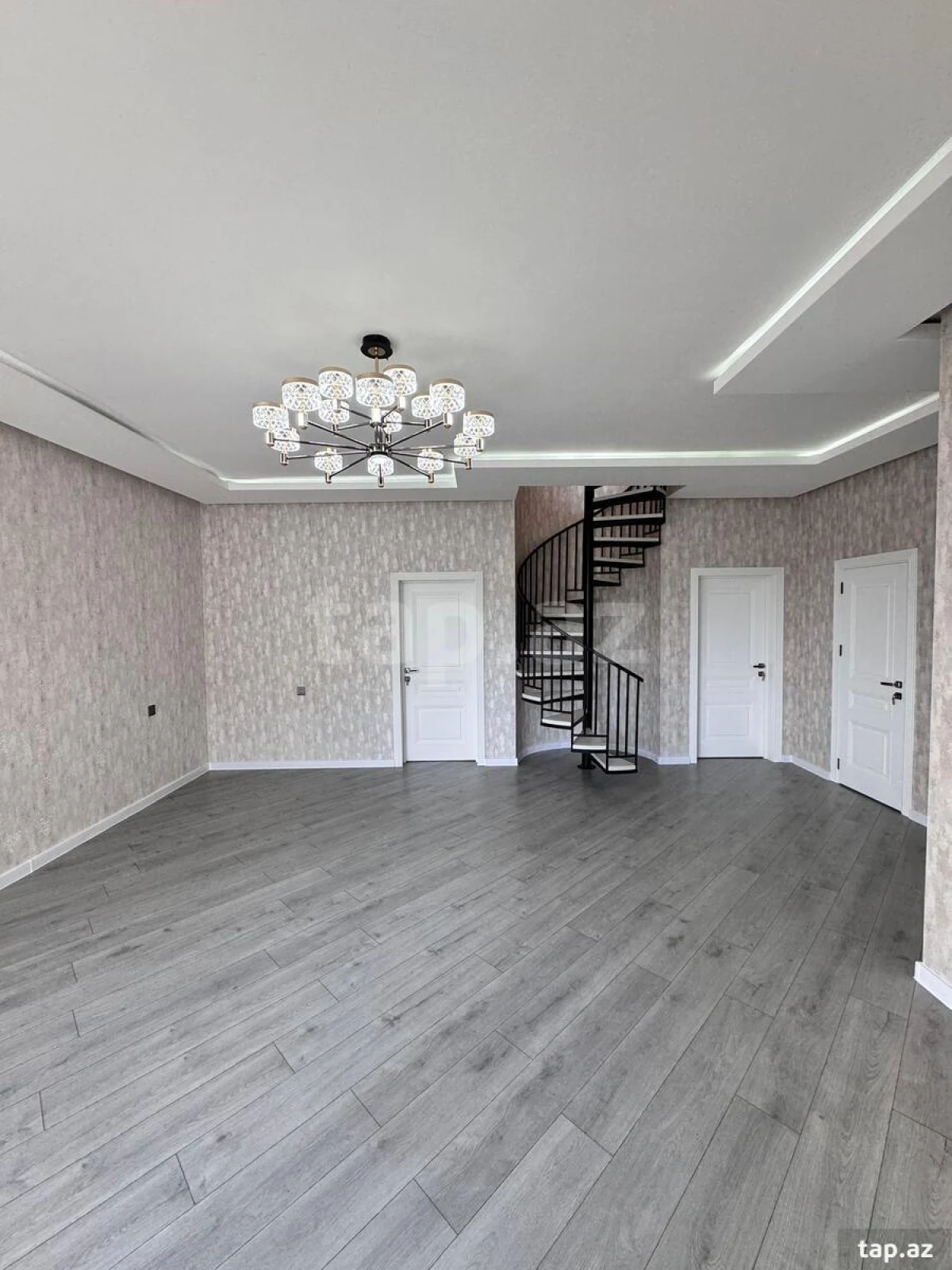 Satılır 6 otaqlı həyət evi