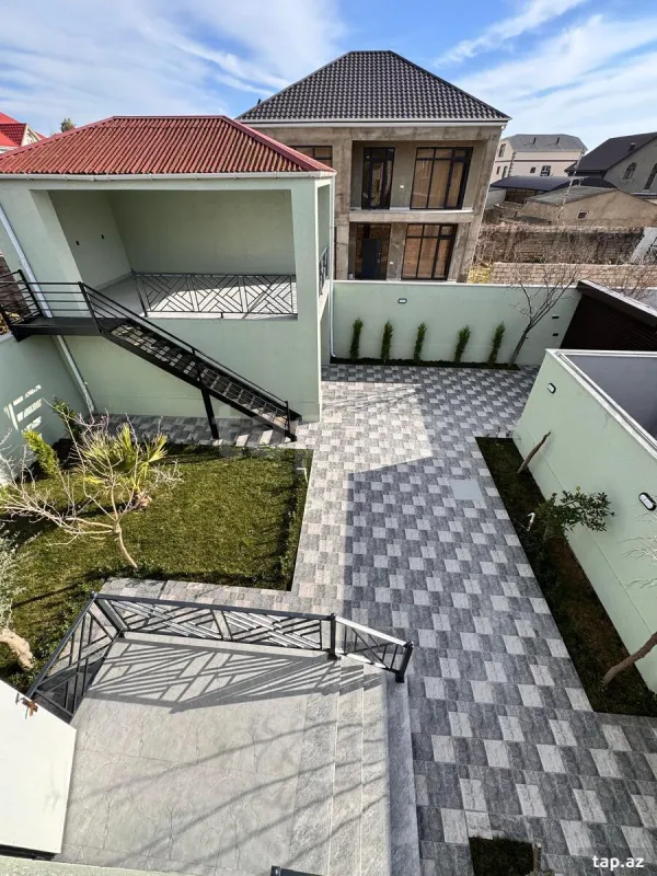 Satılır 6 otaqlı həyət evi