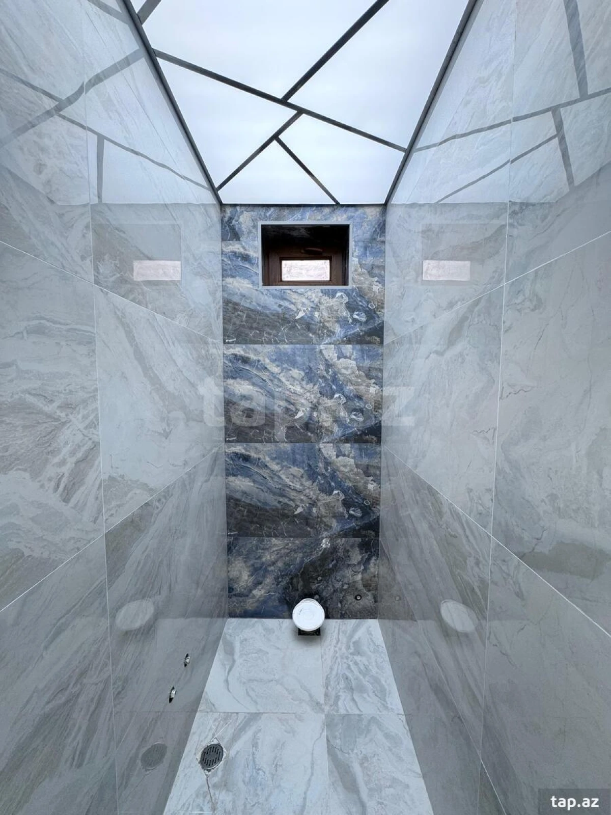 Satılır 6 otaqlı həyət evi