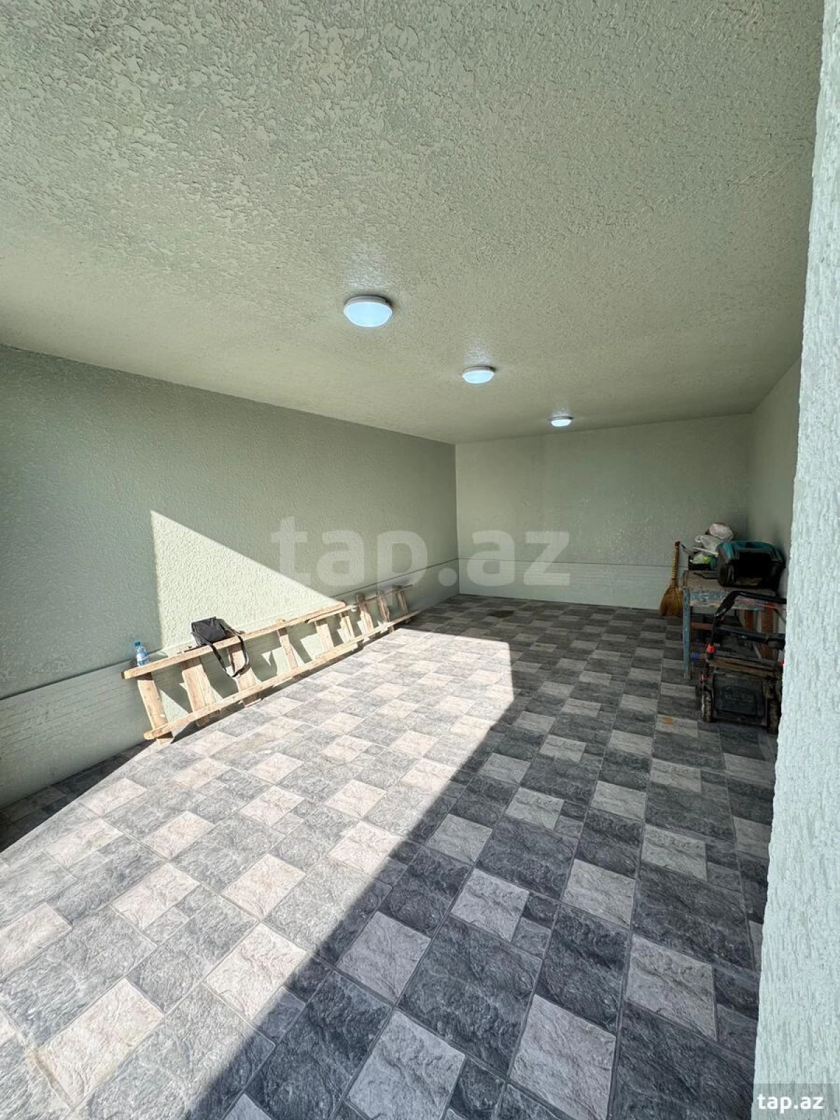 Satılır 6 otaqlı həyət evi