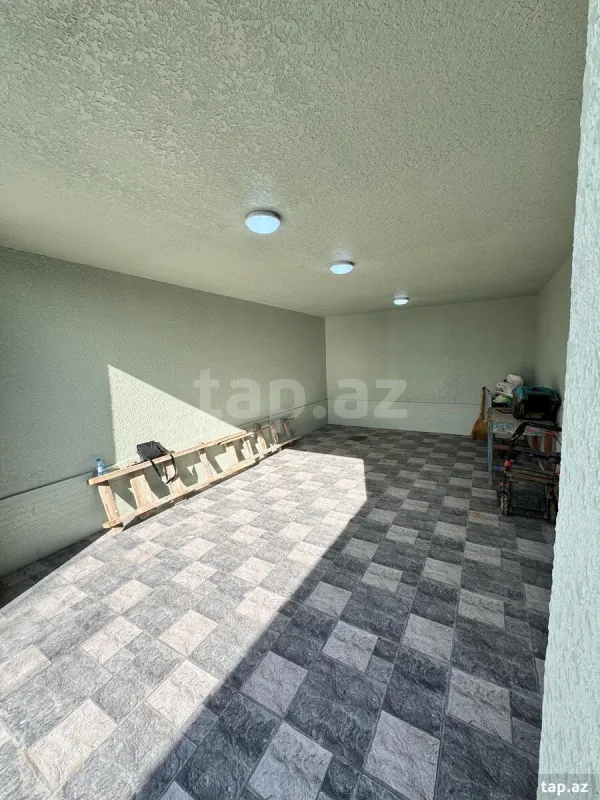 Satılır 6 otaqlı həyət evi