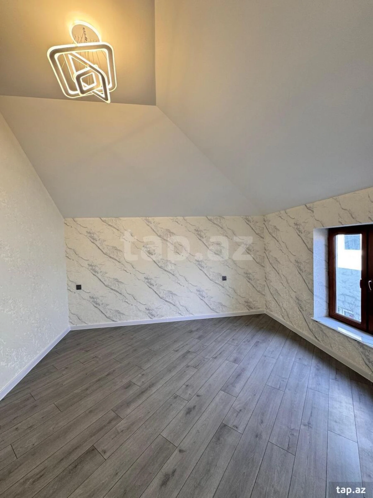 Satılır 6 otaqlı həyət evi