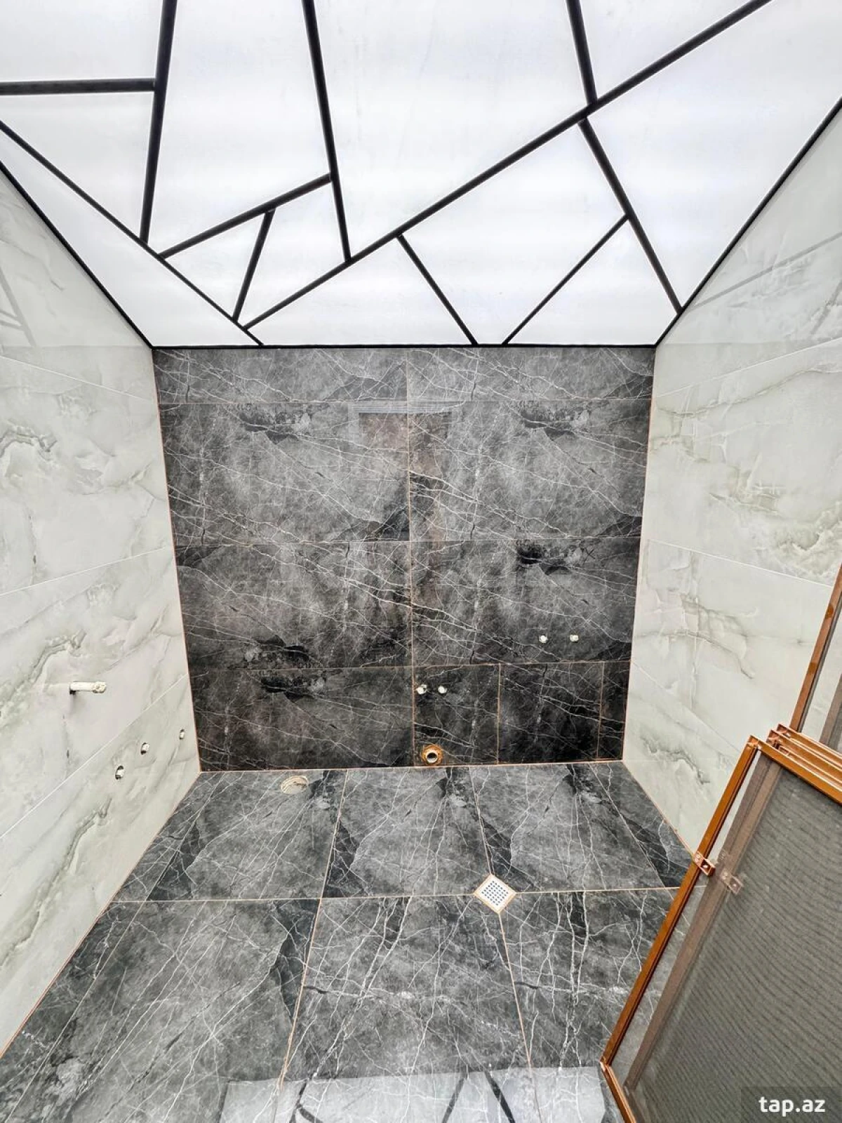 Satılır 6 otaqlı həyət evi