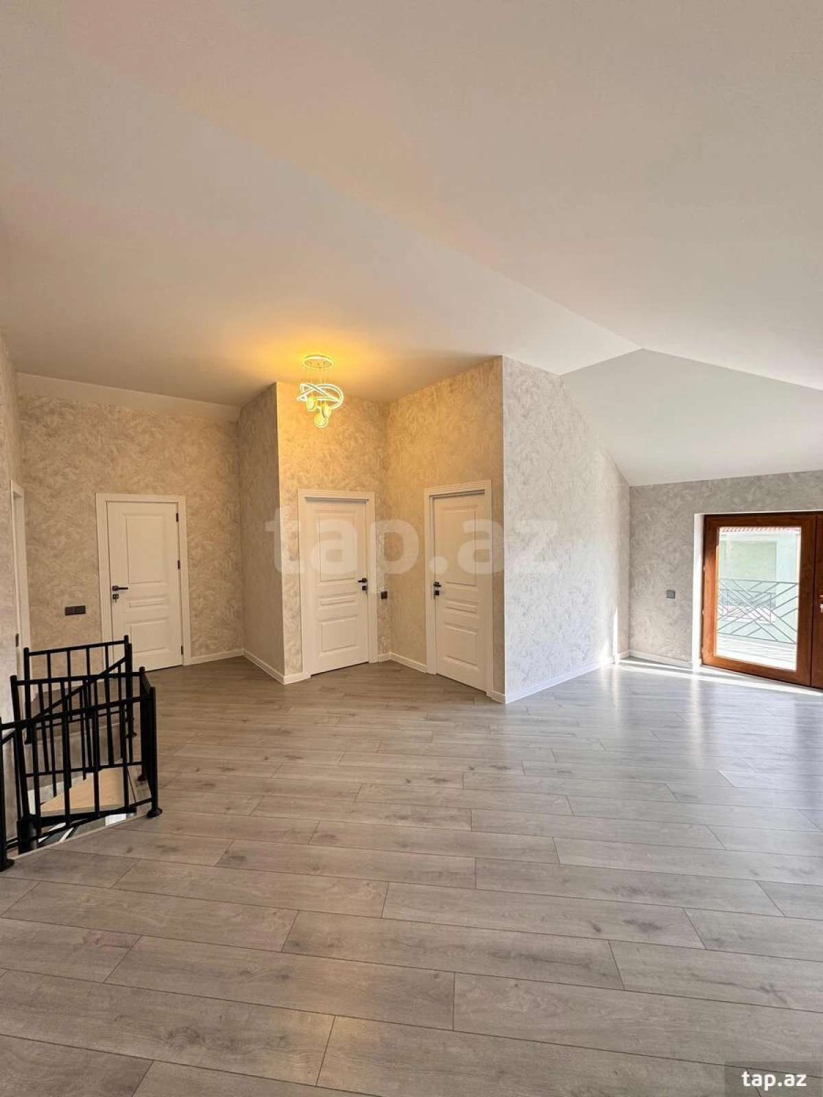 Satılır 6 otaqlı həyət evi